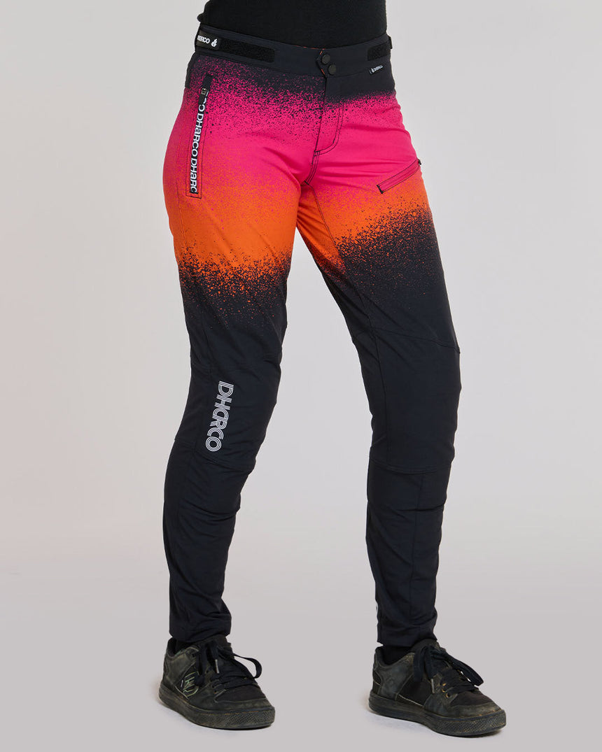 Pantalon de gravité pour femmes | Serpent noir | Pantalon de gravité | BAS POUR FEMME | DHaRCO | Image 1 sur 6